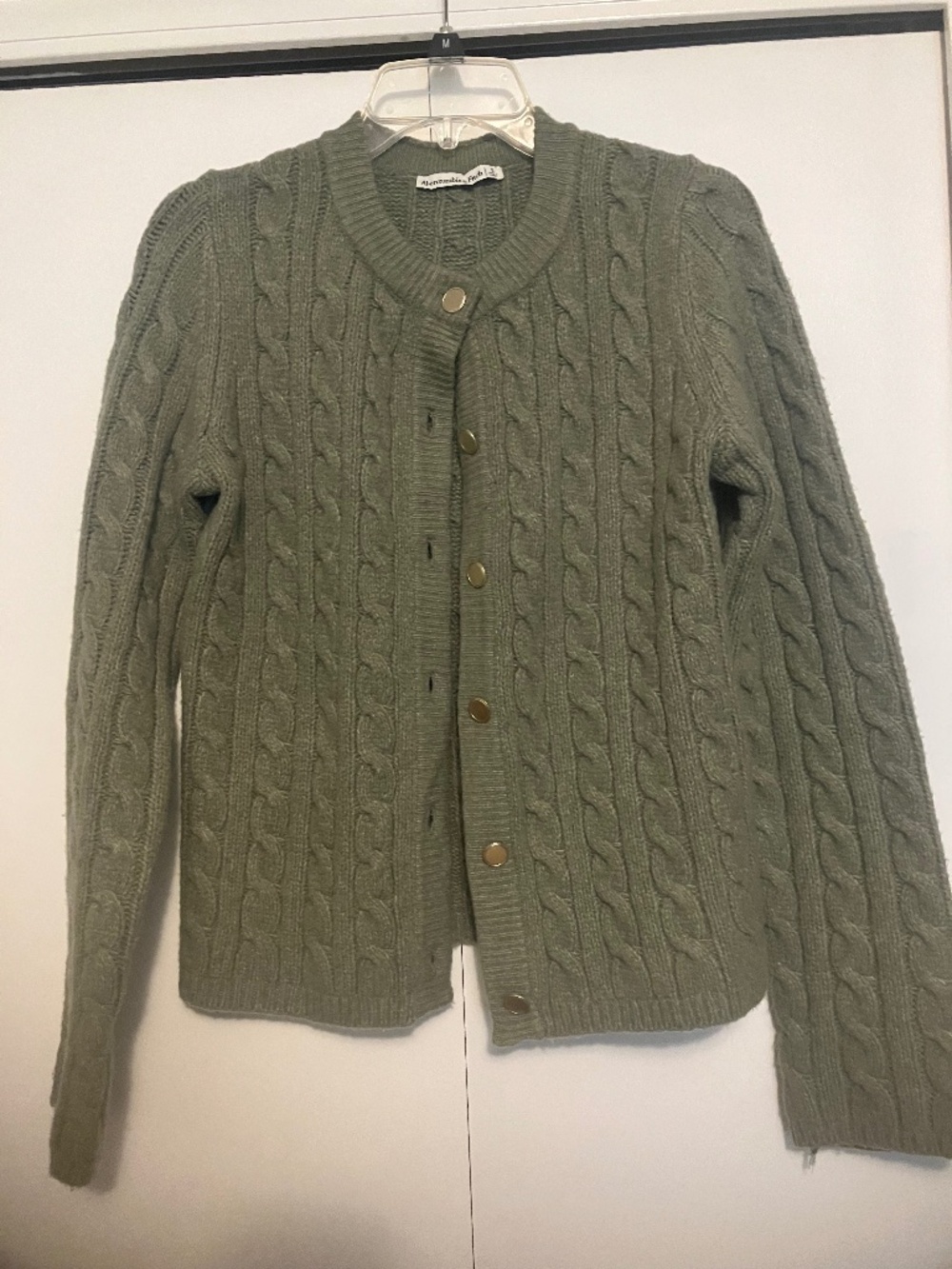 Abercrombie & Fitch cable knit crew neck cardigan sweater. Size Small
